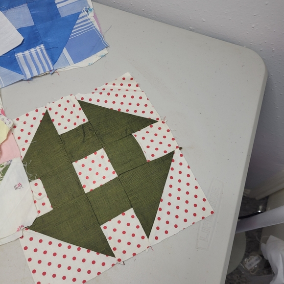 Beautiful quilting blocks vintage fabric 10" x 10" lot of 21 blocks - Picture 5 of 11